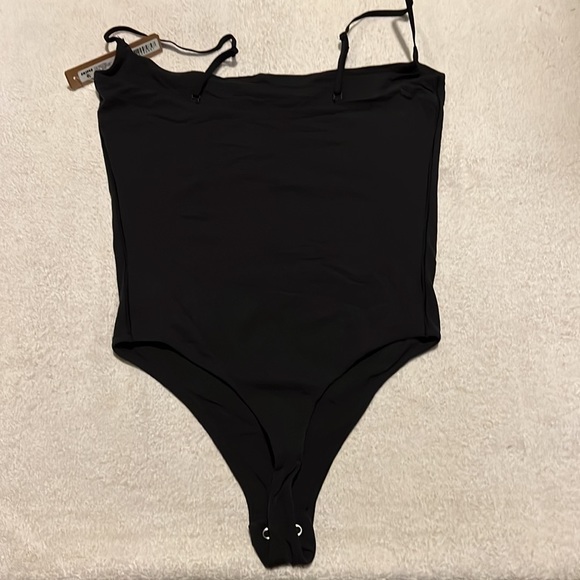 SKIMS FITS EVERYBODY CAMI BODYSUIT - Picture 2 of 3